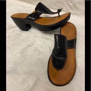 BORN women’s slip on wedge thong leather sandals